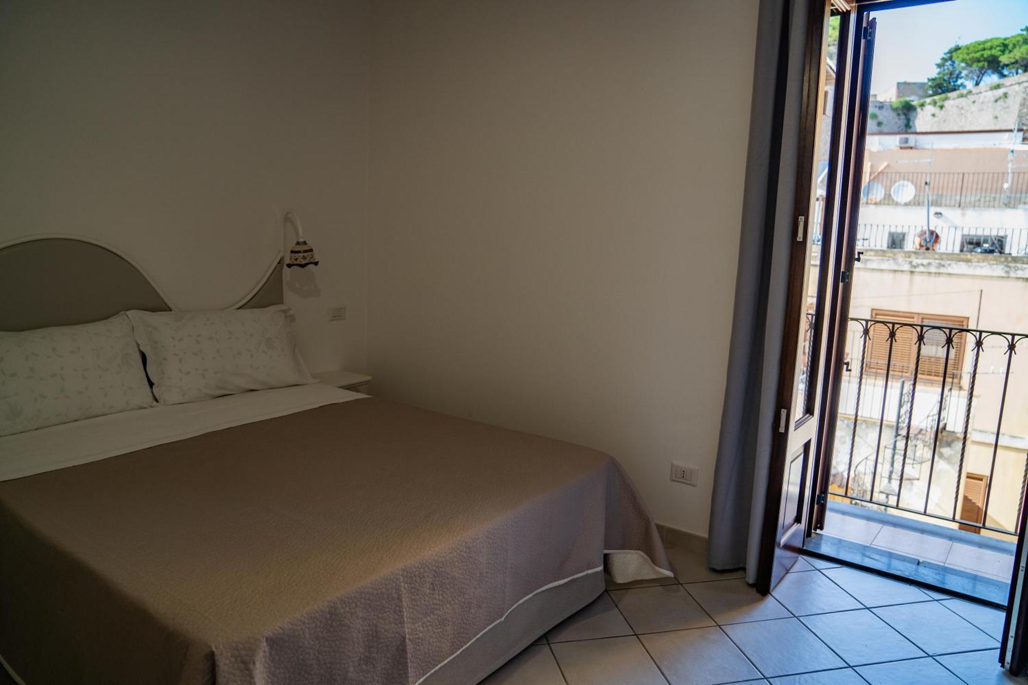 Casa Lussu Hotell Lipari  Eksteriør bilde